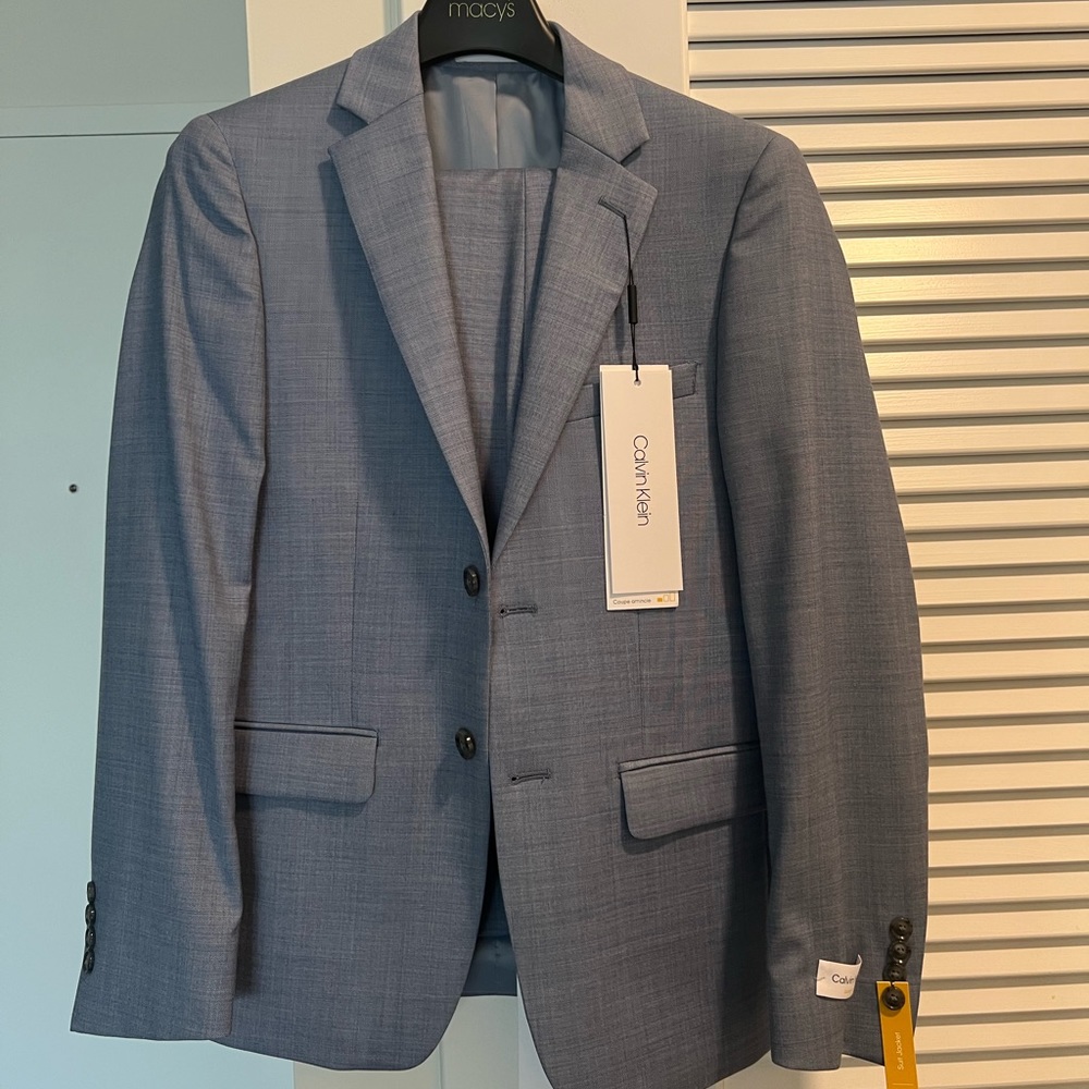 Calvin Klein Men’s Suit 36S - NEW WITH TAGS; UNWORN